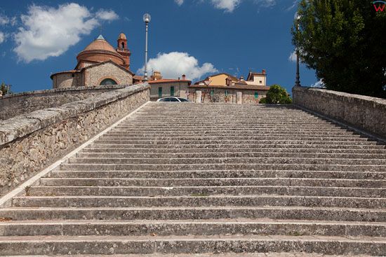 Castiglione Del Lago, schody prowadzoce do centrum starego miasta. Kosciol parocchia Prioria. EU, Italia, Umbria/Perugia.